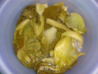 【清炒酸菜】-----最平凡的一道家常菜的做法步骤：2