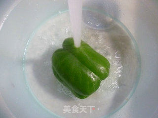 里脊肉灯椒炒小素鸡的做法步骤：2