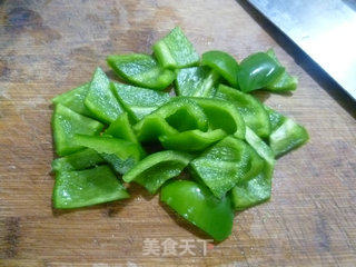 里脊肉灯椒炒小素鸡的做法步骤：3