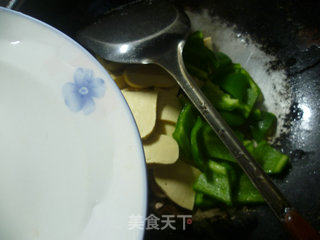 里脊肉灯椒炒小素鸡的做法步骤：7