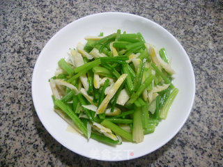 笋尖炒芹菜的做法步骤：10