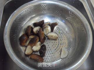 香菇炖牛肉的做法步骤：3