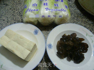 木耳娃娃菜烧豆腐的做法步骤：1