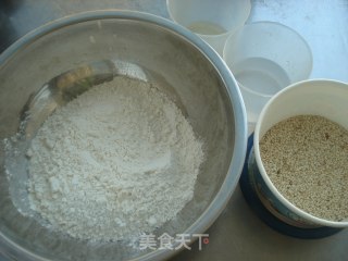 炸麻叶儿的做法步骤：1