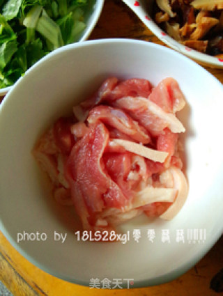 家常菜：蒜苗肉片的做法步骤：2