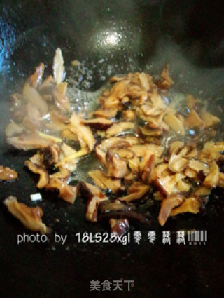 香菇芹菜肉丝的做法步骤：5