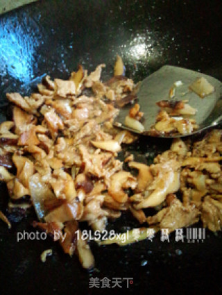 香菇芹菜肉丝的做法步骤：6
