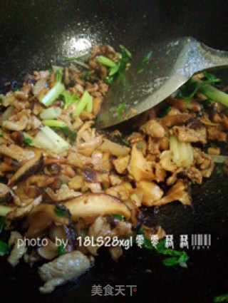香菇芹菜肉丝的做法步骤：8