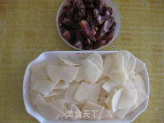 土豆片炒腊肠的做法步骤：2