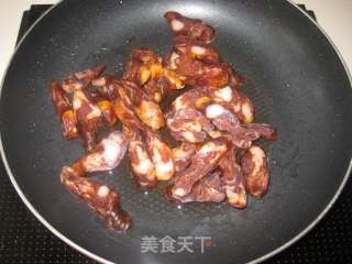 土豆片炒腊肠的做法步骤：3