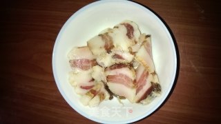 藜蒿炒腊肉的做法步骤：2