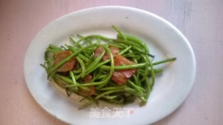 藜蒿炒腊肉的做法步骤：6