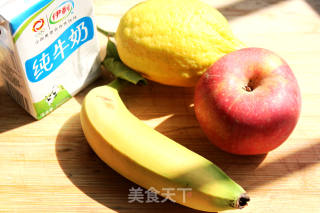 简单美味的饮品——香蕉苹果牛奶饮的做法步骤：1