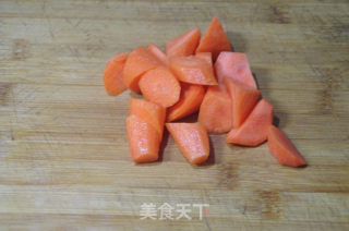 鲜榨胡萝卜汁的做法步骤：2