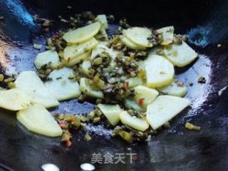 腌菜炒土豆片的做法步骤：5