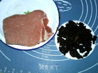 黄精炖猪肉的做法步骤：1