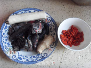 山药枸杞乌鸡汤的做法步骤：1