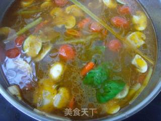 酸辣开胃---冬阴功浸鱼腩的做法步骤：4