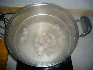 炖牛肉的做法步骤：1