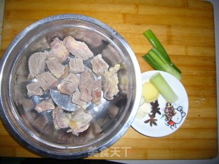 炖牛肉的做法步骤：2