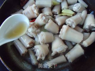 香浓软糯---黄豆焖猪尾的做法步骤：3