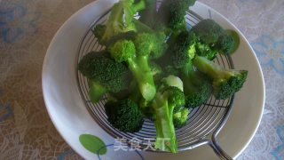 西兰花炒香菇的做法步骤：4