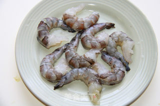 健康西式午餐--牛油果虾仁包的做法步骤：4