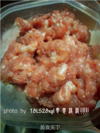 私房菜：泡椒芹菜肉末的做法步骤：1