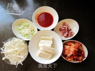 韩式石锅泡菜汤的做法步骤：1