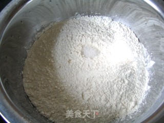 香喷喷的葱油饼的做法步骤：1