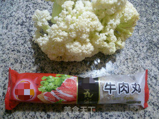 牛肉丸炒花菜的做法步骤：1