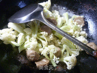 牛肉丸炒花菜的做法步骤：5