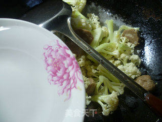 牛肉丸炒花菜的做法步骤：6