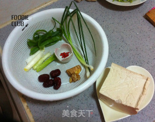 鲜香鲫鱼豆腐汤的做法步骤：1