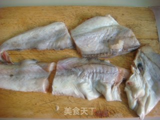 茄汁烤鱼的做法步骤：1