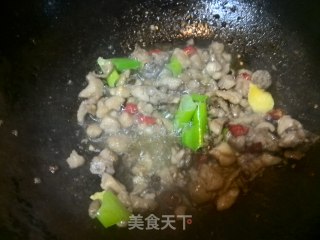 尖椒鸡丁的做法步骤：6