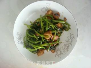 鱼丸炒茼蒿的做法步骤：5