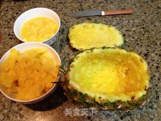 菠萝虾仁炒饭～的做法步骤：2