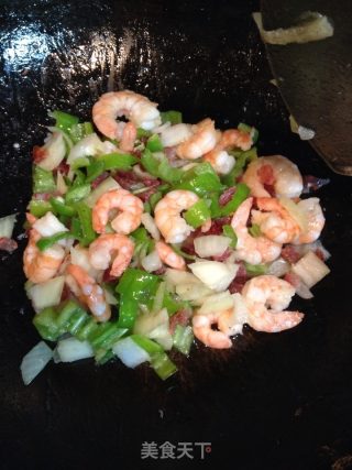 菠萝虾仁炒饭～的做法步骤：5