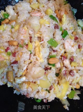 菠萝虾仁炒饭～的做法步骤：7