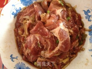 孜然炸肉的做法步骤：1