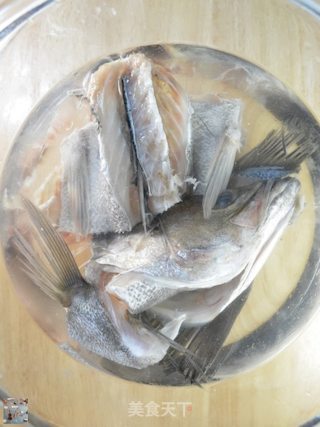 西式鲈鱼骨头高汤的做法步骤：9