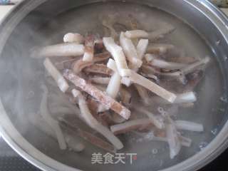 凉拌鱿鱼的做法步骤：3