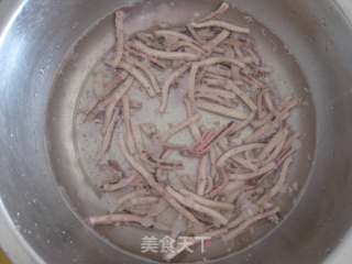 凉拌鱿鱼的做法步骤：4