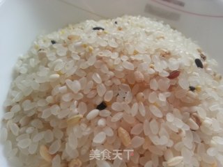 五谷大枣粥 - 早餐系列的做法步骤：1