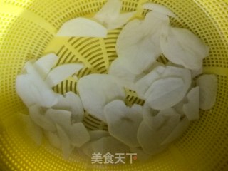 微波炉无油薯片的做法步骤：1