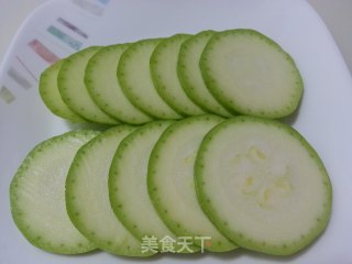 角瓜煎饼 - 韩式角瓜饼(호박전)的做法步骤：1