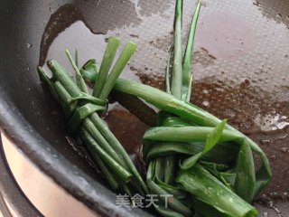 葱油蘑菇拌通心粉的做法步骤：2