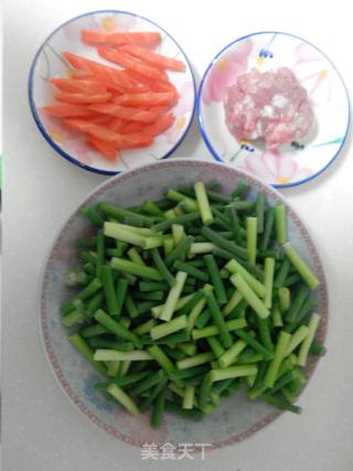 肉末炒蒜苔的做法步骤：1