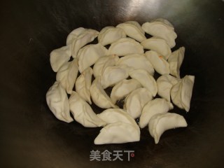 【白菜红萝卜鲜肉饺子】----和女儿合作做的小作品的做法步骤：5